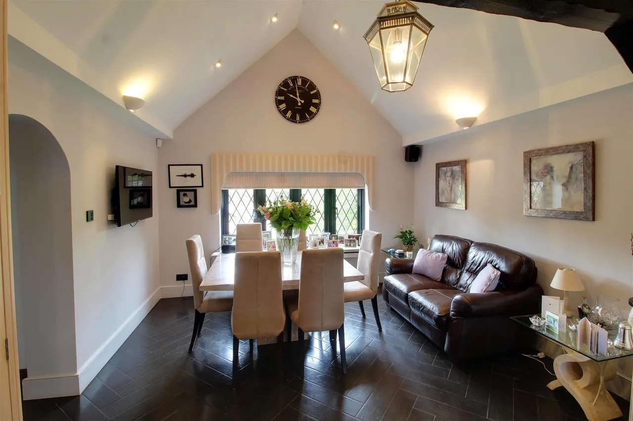 Brookmans Avenue, Brookmans Park AL9 7QG, photo 16