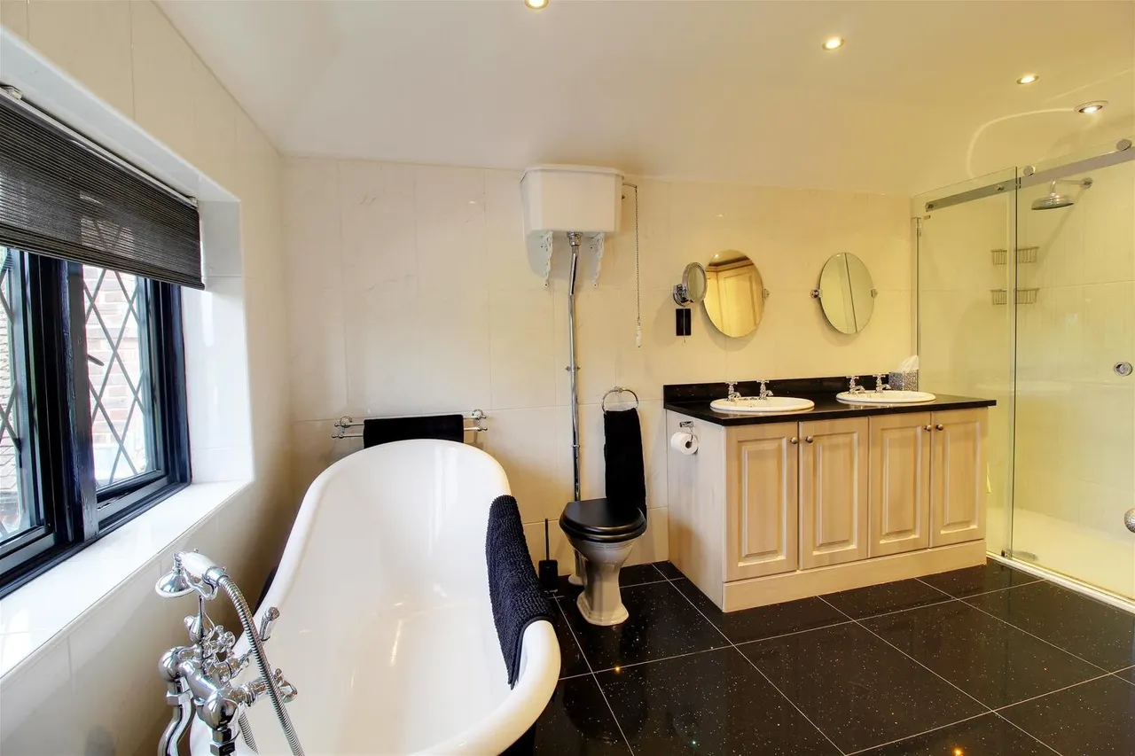 Brookmans Avenue, Brookmans Park AL9 7QG, photo 9