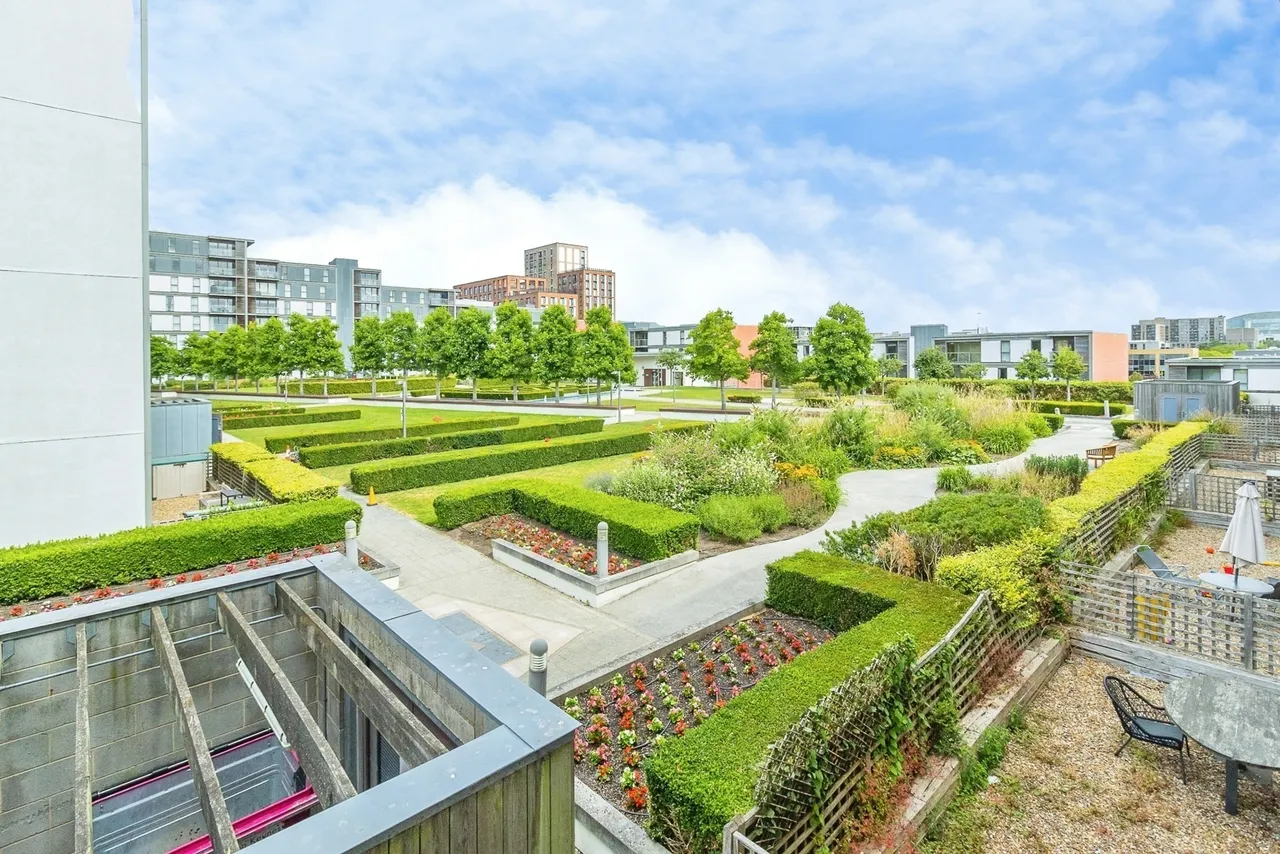 South Row, Milton Keynes, MK9, photo 6