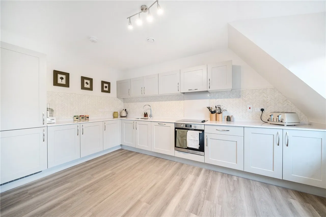 Nightingale Walk, Farnham, United Kingdom, GU9, photo 4