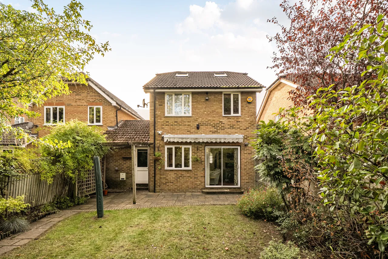 Four Bedroom Detached House, Loft-Extended Master Bedroom, UB8, photo 14
