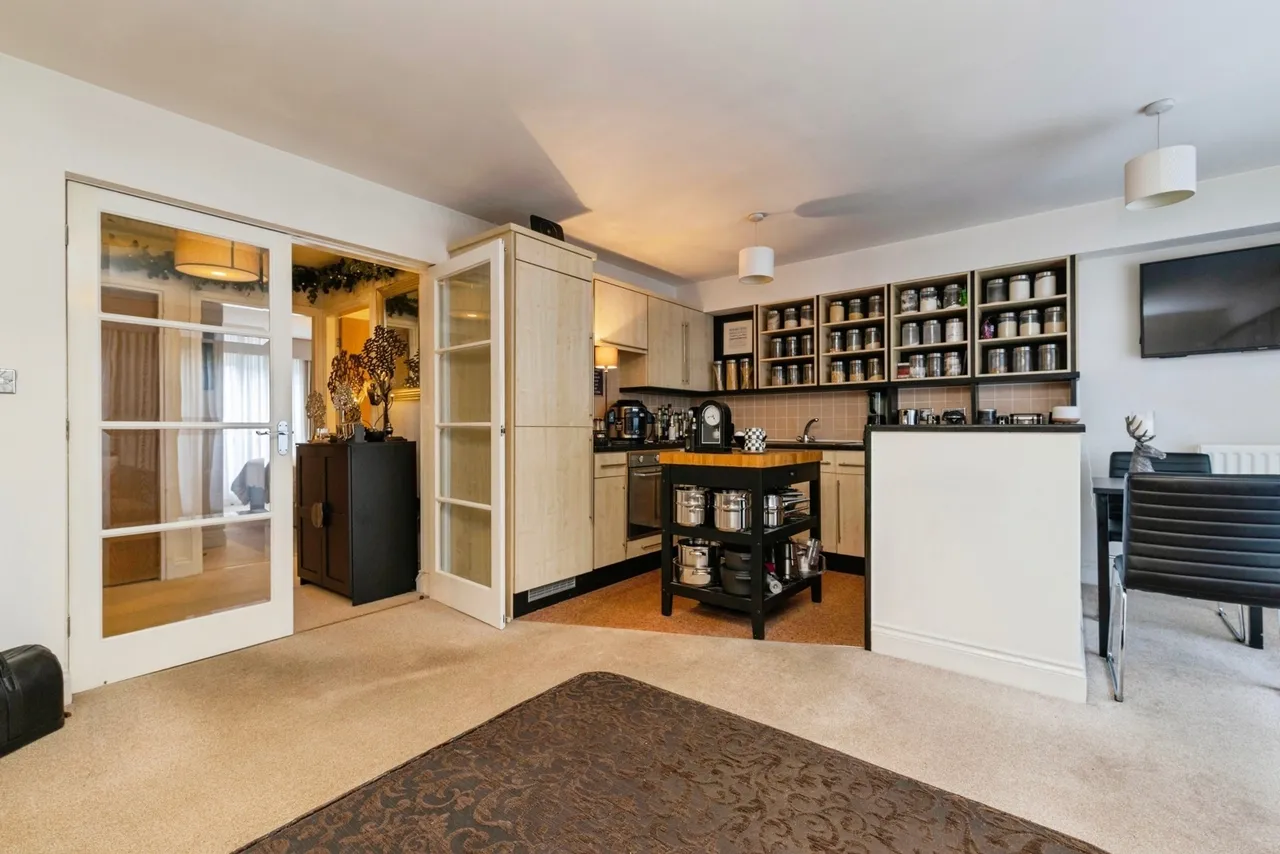 The Avenue, Washington, NE38, photo 8