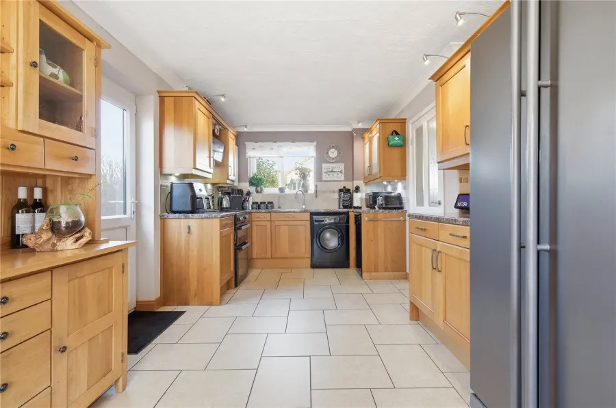 with 4 bedrooms in Steeple Bumpstead, Haverhill, CB9, photo 2