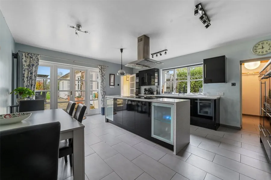 with 5 bedrooms in Harston, Cambridge, CB22, photo 3