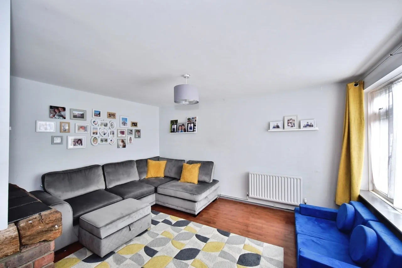 Baker Close, Teynham, Sittingbourne, Kent, ME9, photo 3