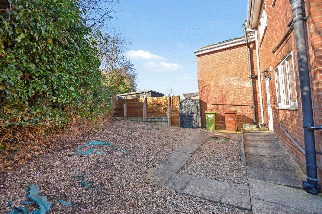 Highfield Road, Netherton, WF4, photo 4