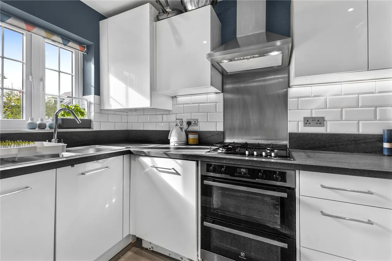Brookwood Farm Drive, Knaphill, GU21, photo 4