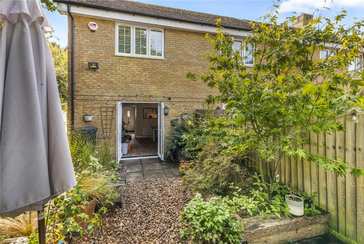 Brookwood Farm Drive, Knaphill, GU21, photo 2