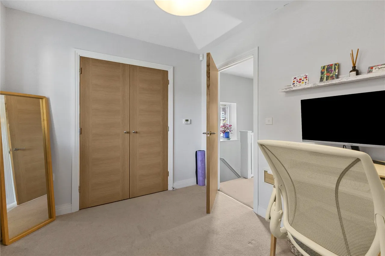 Brookwood Farm Drive, Knaphill, GU21, photo 12