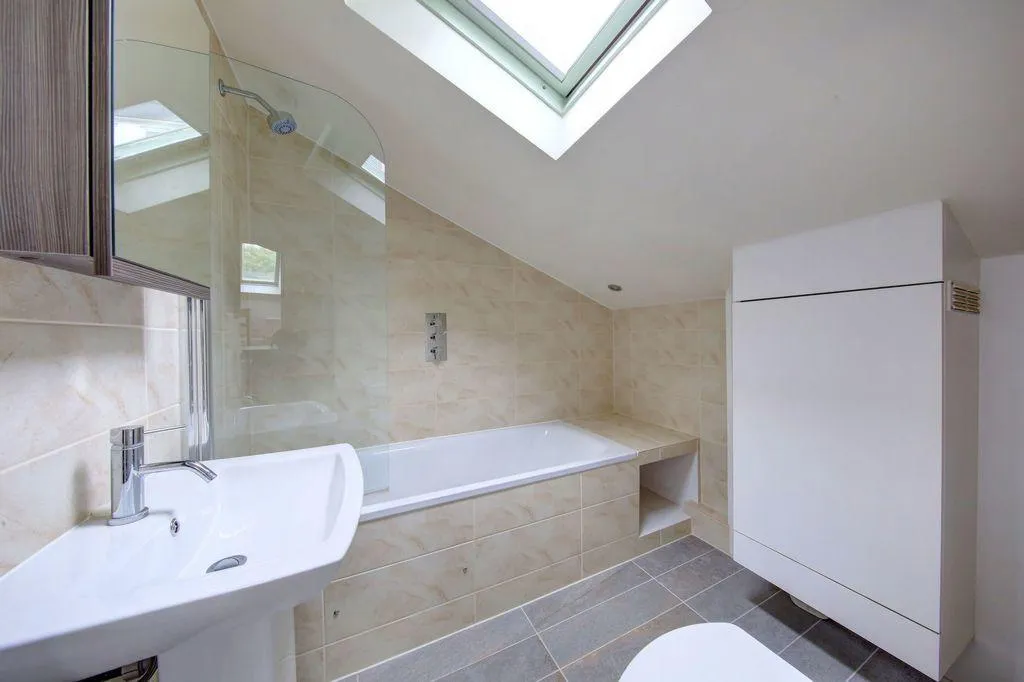 Windmill Road, London, SW18, photo 7
