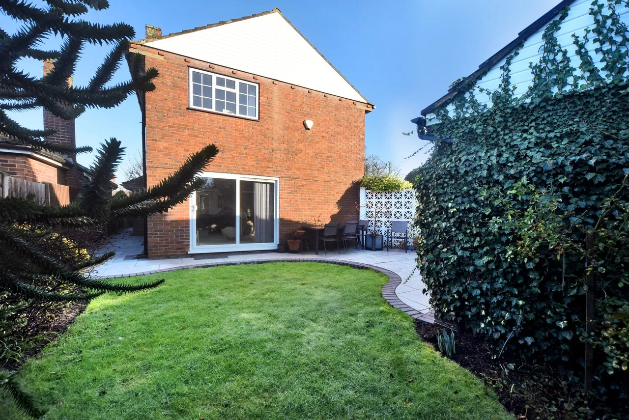 Nightingale Road, Hampton, TW12, photo 2