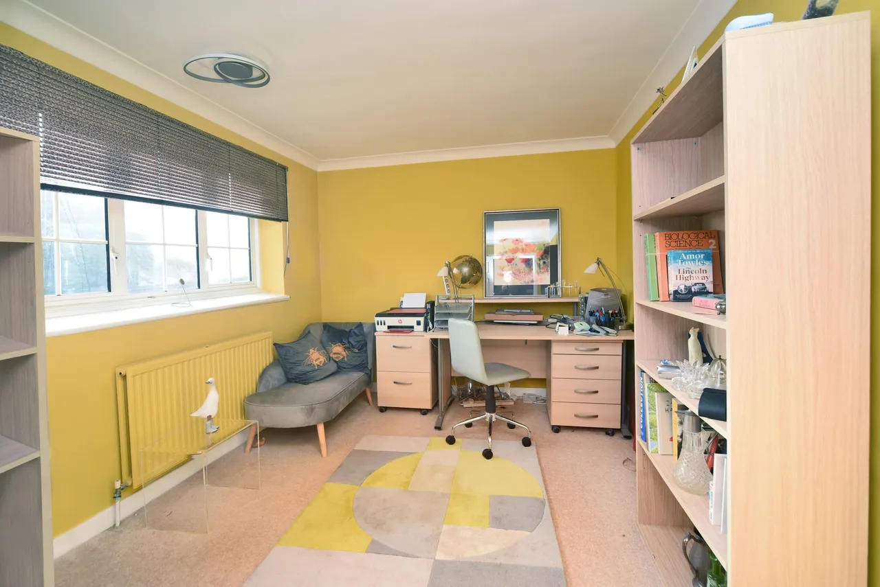 Nightingale Road, Hampton, TW12, photo 10