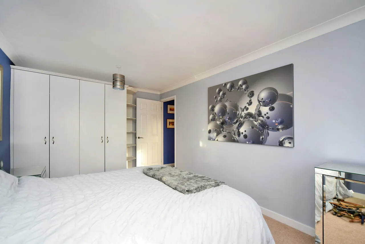 Nightingale Road, Hampton, TW12, photo 9