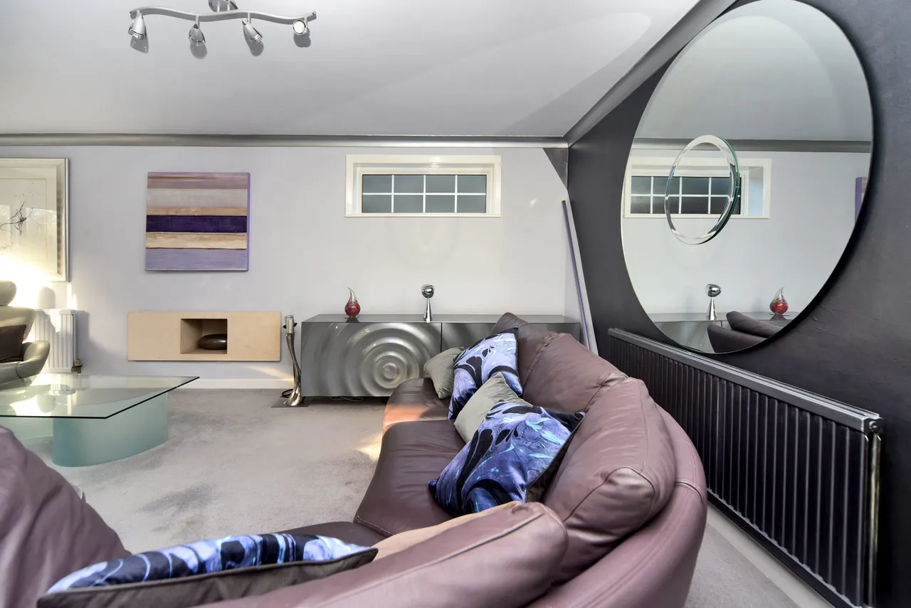 Nightingale Road, Hampton, TW12, photo 5