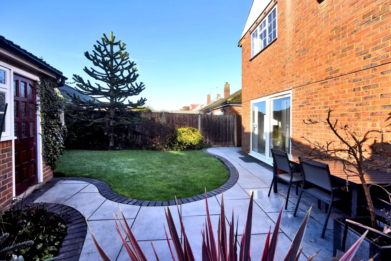 Nightingale Road, Hampton, TW12, photo 3