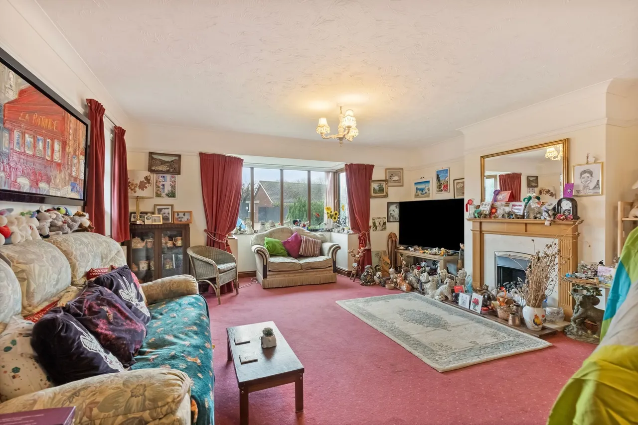 Detached Bungalow in Holt Near the To, photo 2