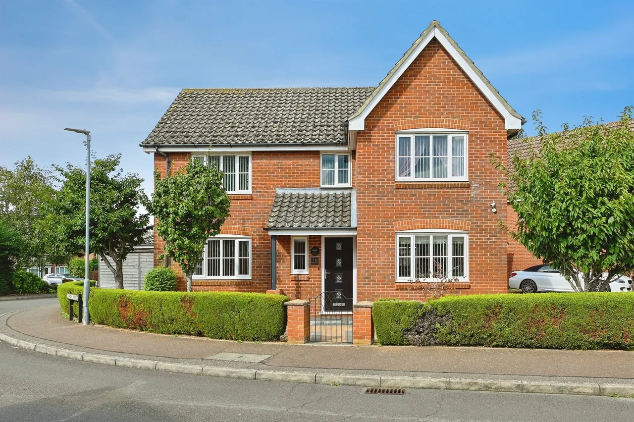 4 bed house for sale — Civray Avenue, Downham Market