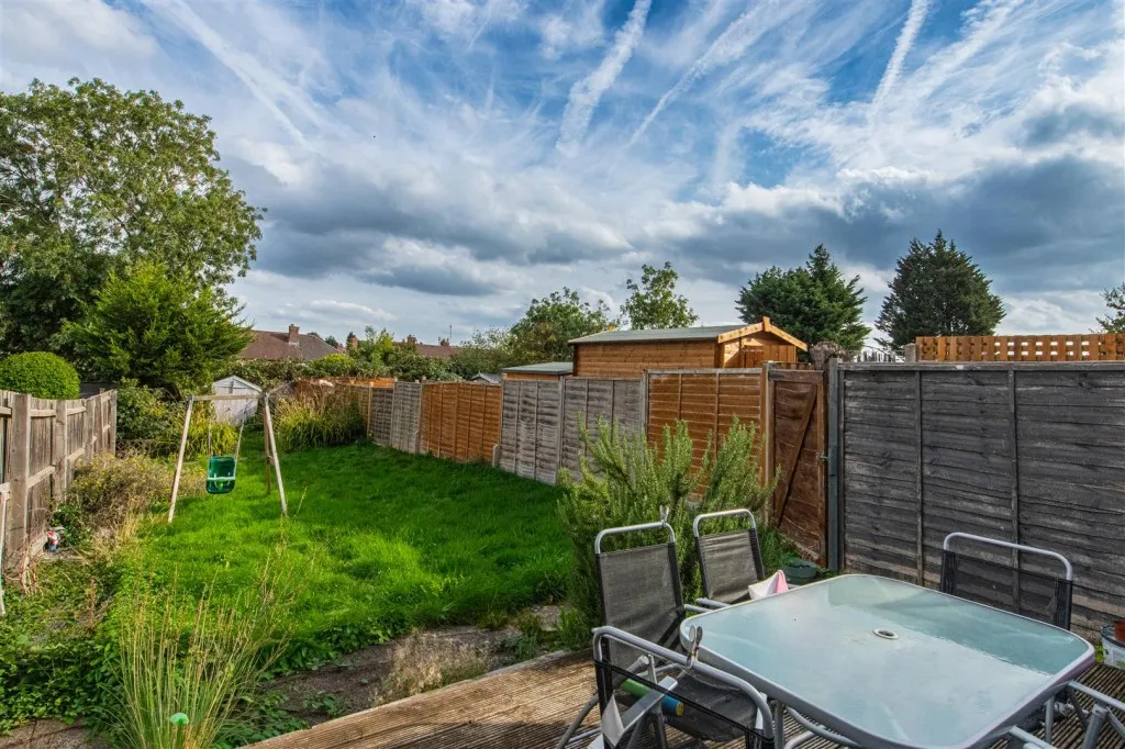 Hillside Avenue, Kettering, photo 13