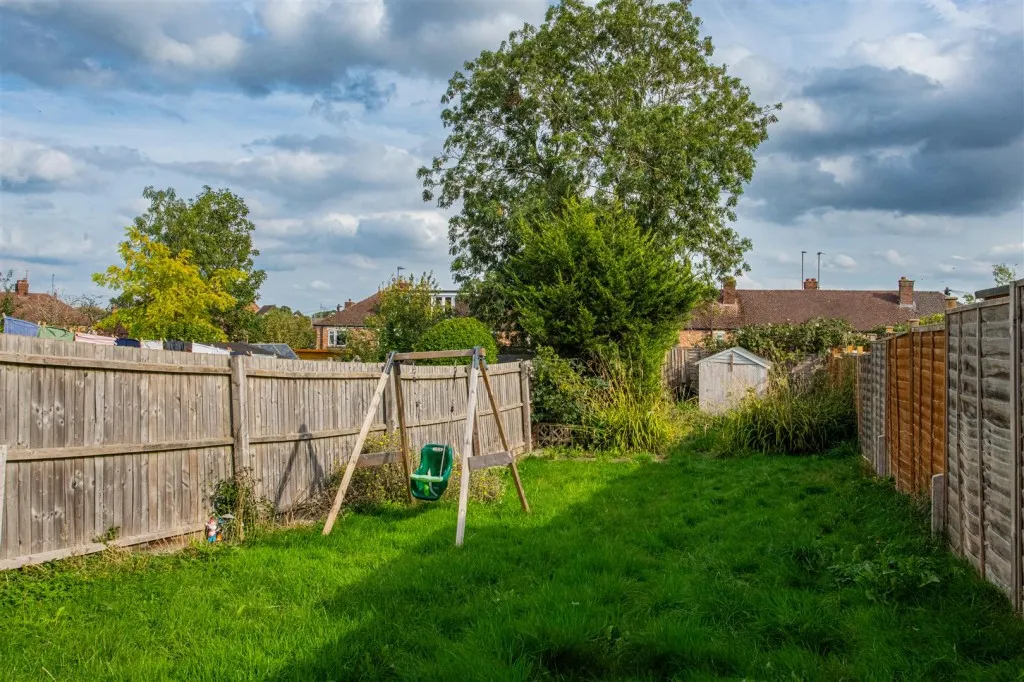 Hillside Avenue, Kettering, photo 3