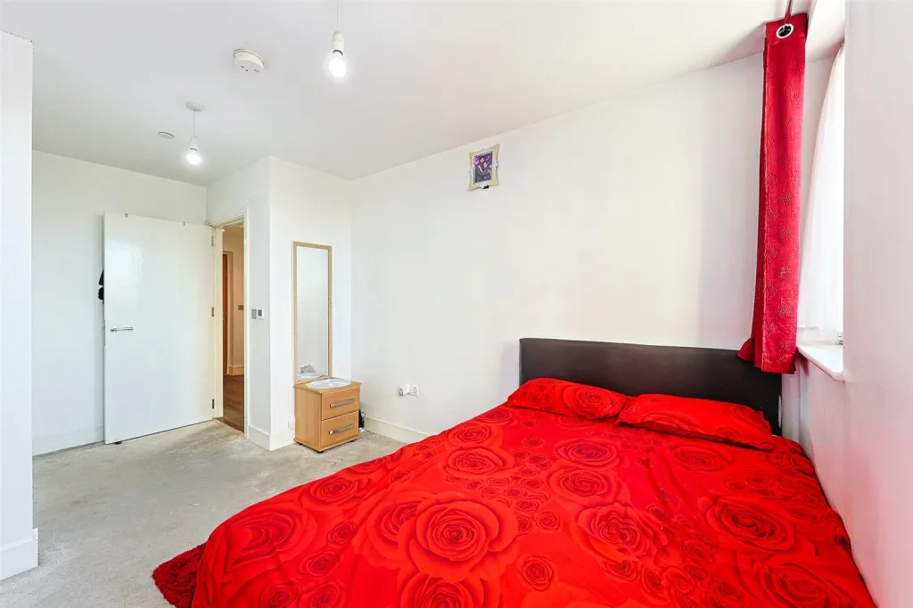 Healum Avenue, Southall, UB2, photo 6