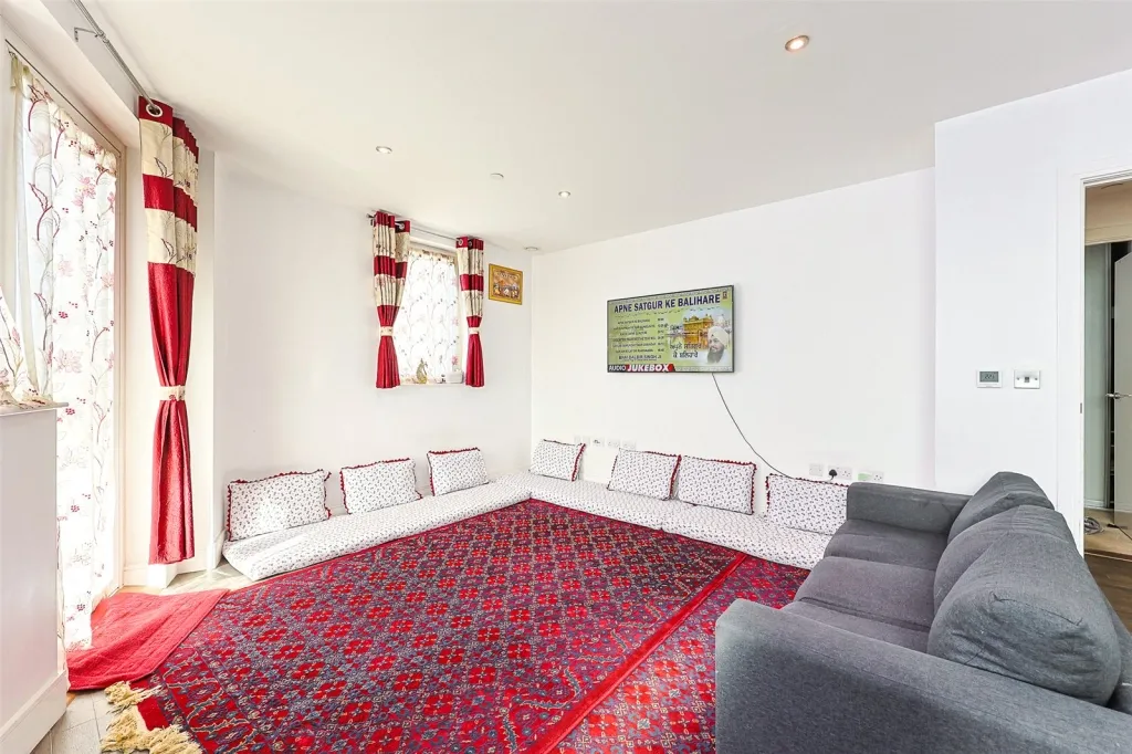 Healum Avenue, Southall, UB2, photo 3