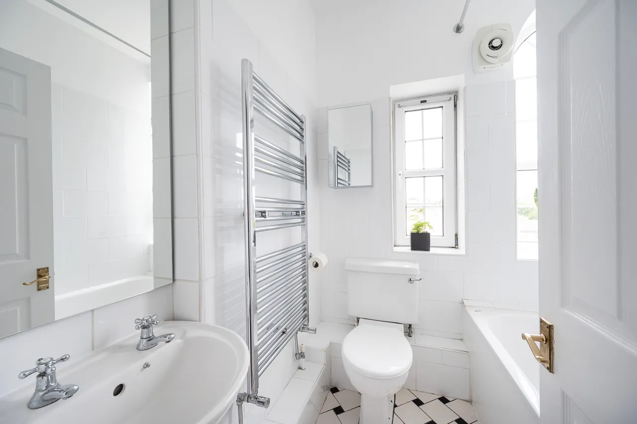30 Cambridge Court, 220 Cambridge Heath Road, London, photo 7