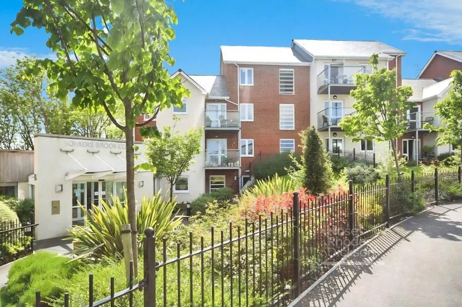 1 bed flat for sale, Foxes Road, Newport, PO30