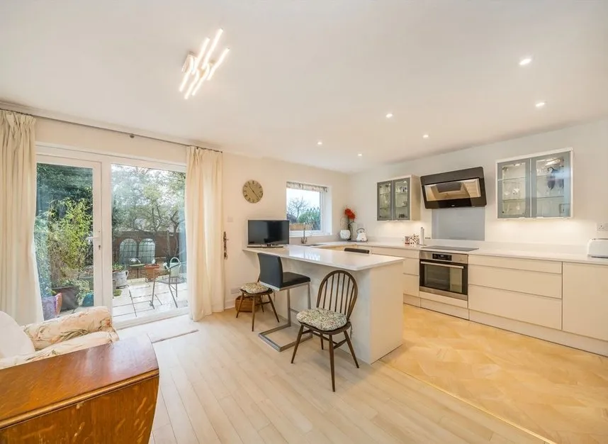Hillview, West Wimbledon, SW20, photo 3