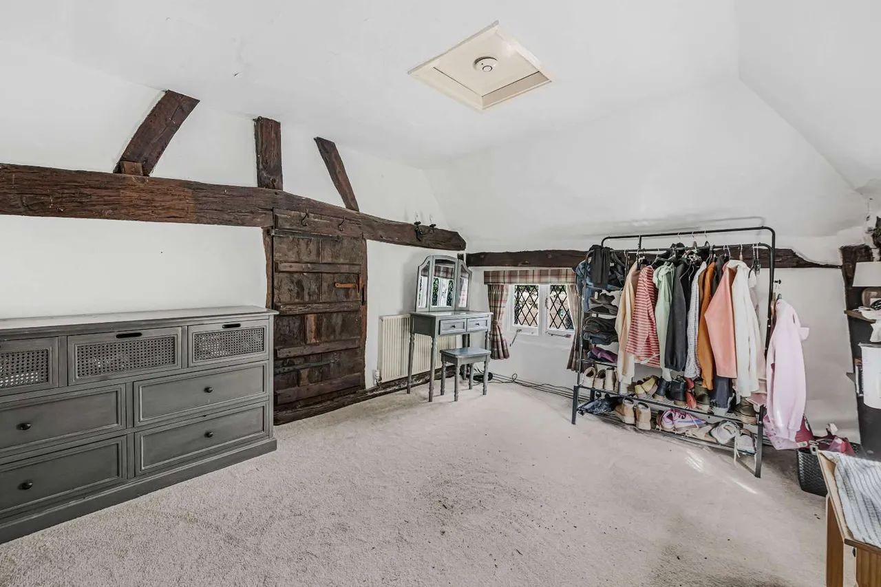 Swan Lane, Charlwood, Horley, Surrey, RH6 0DB, photo 11