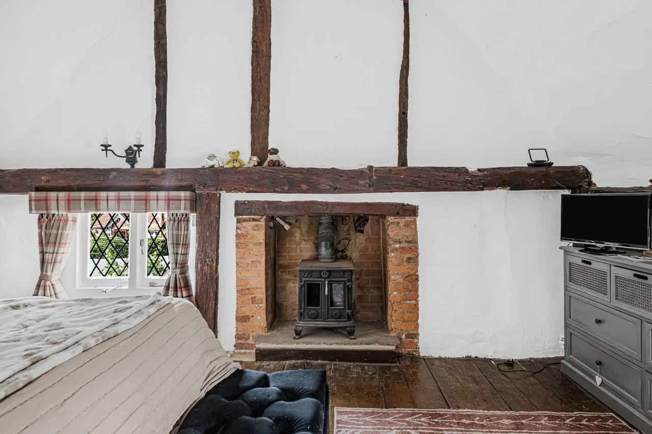 Swan Lane, Charlwood, Horley, Surrey, RH6 0DB, photo 10