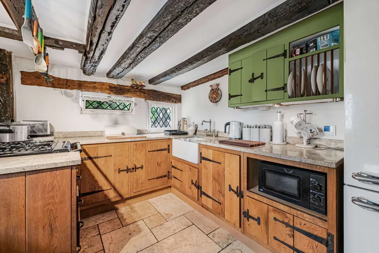 Swan Lane, Charlwood, Horley, Surrey, RH6 0DB, photo 6
