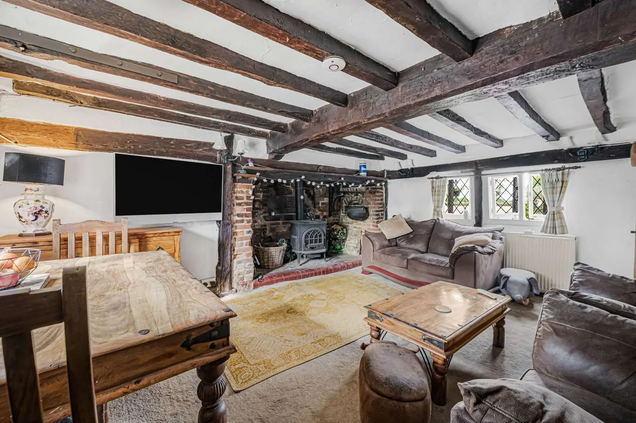 Swan Lane, Charlwood, Horley, Surrey, RH6 0DB, photo 2