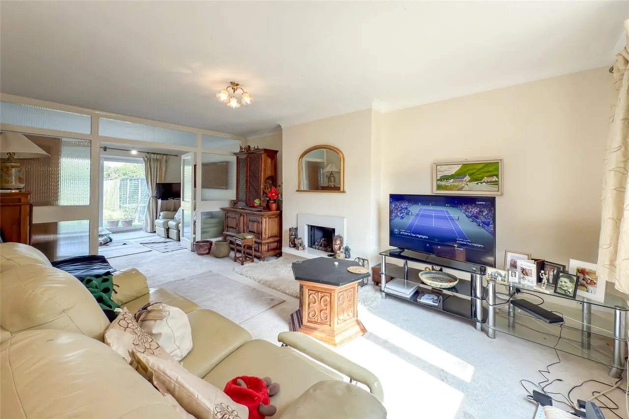 Grant Gardens, Harpenden, Hertfordshire, AL5 4QD, photo 2
