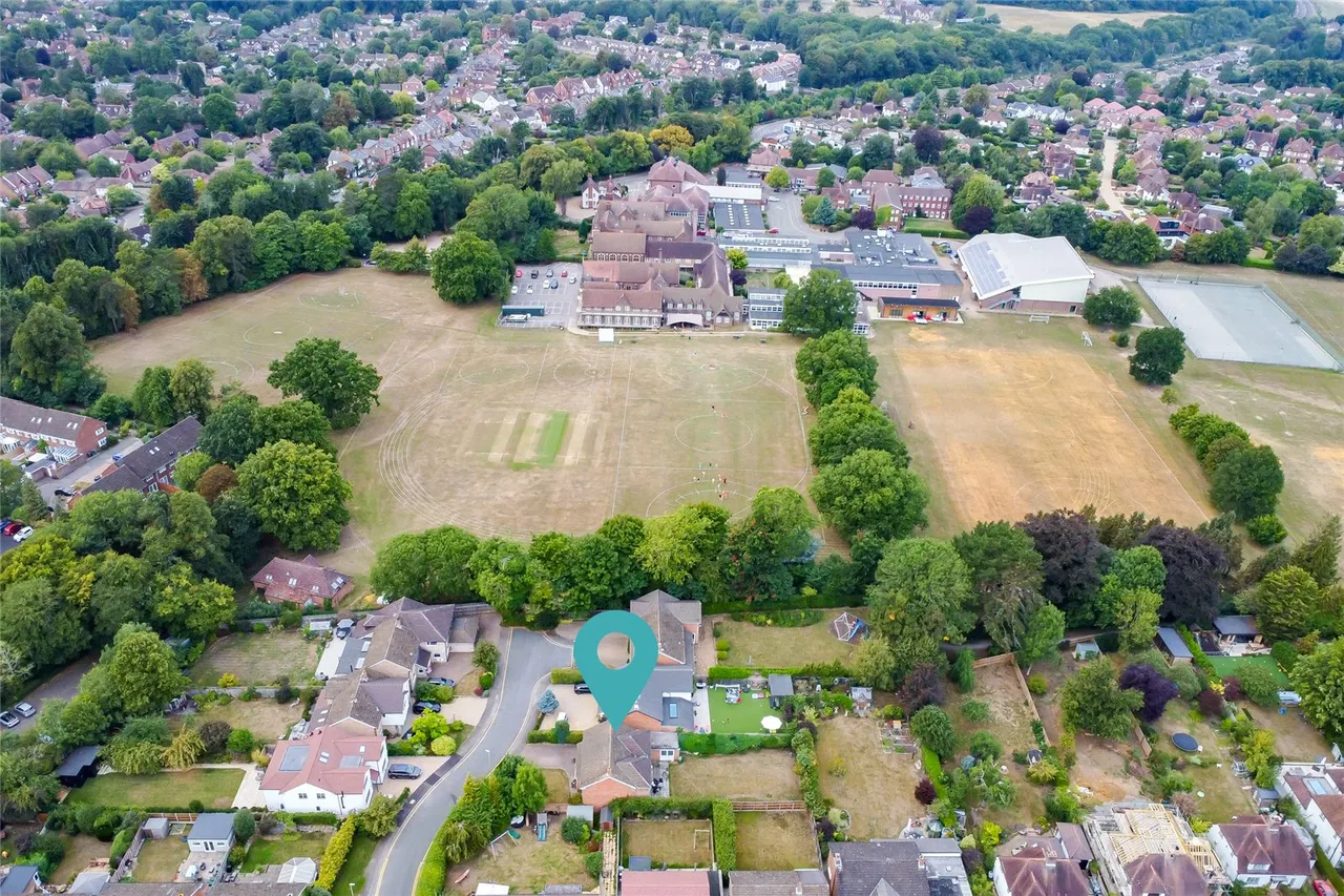 Grant Gardens, Harpenden, Hertfordshire, AL5 4QD, photo 13