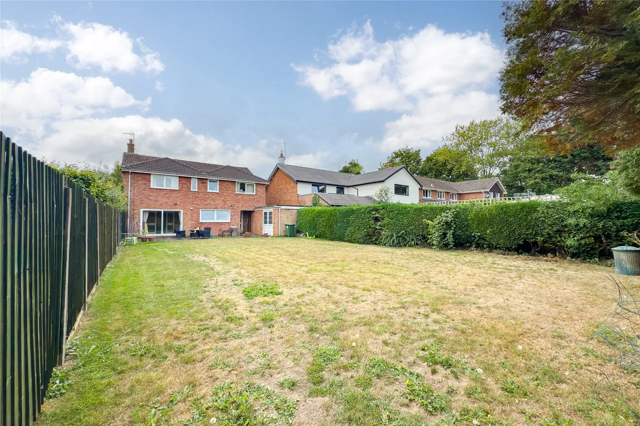 Grant Gardens, Harpenden, Hertfordshire, AL5 4QD, photo 12