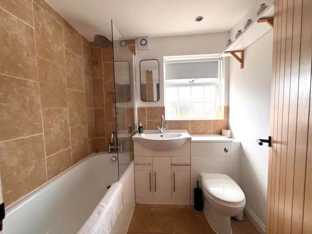 High Road, Cookham, SL6, photo 11