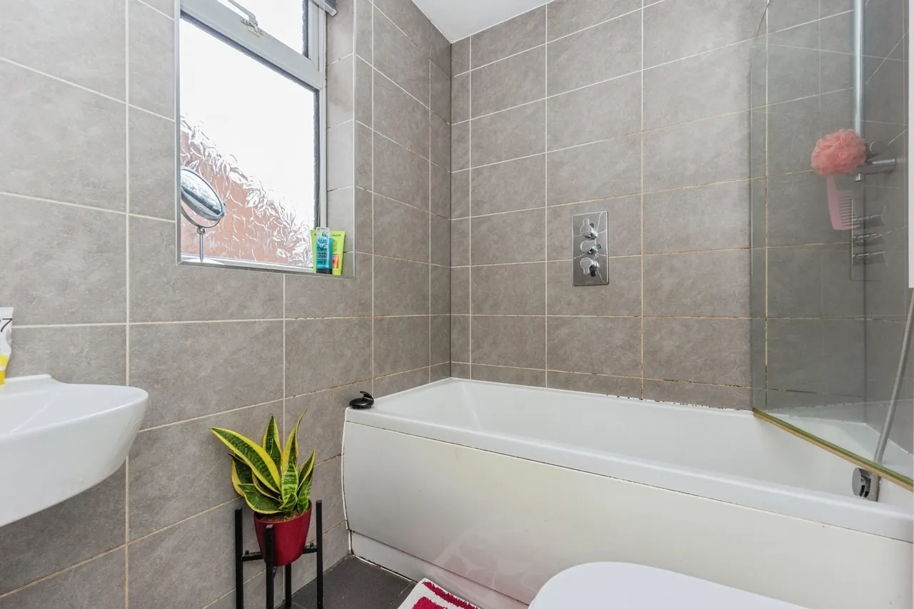 Dane Road, Sale, Greater Manchester, M33, photo 12
