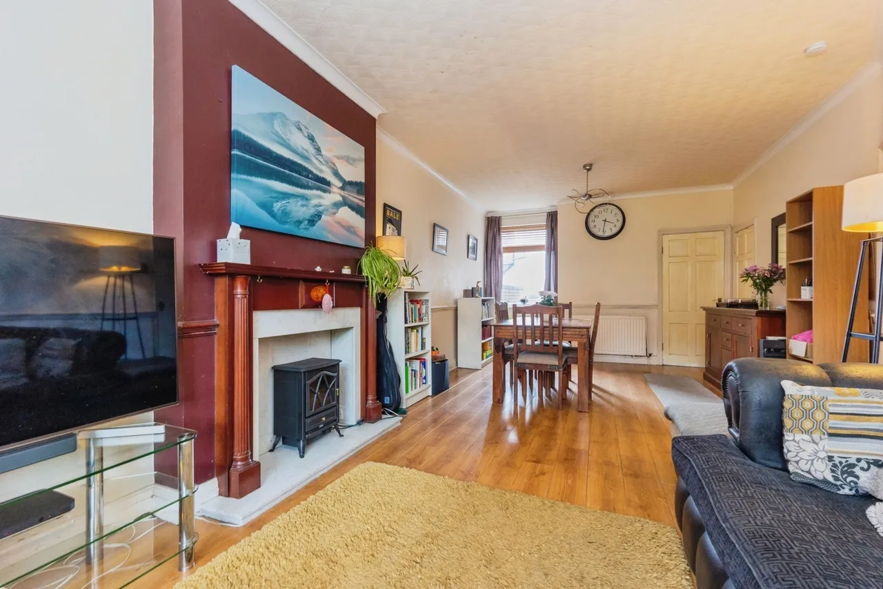 Dane Road, Sale, Greater Manchester, M33, photo 3