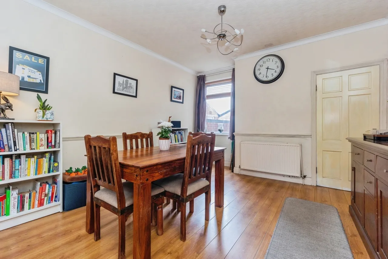 Dane Road, Sale, Greater Manchester, M33, photo 4