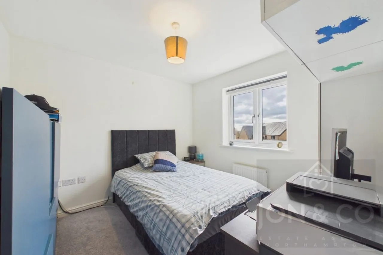 Kent Road South, St Crispins, NN5, photo 13