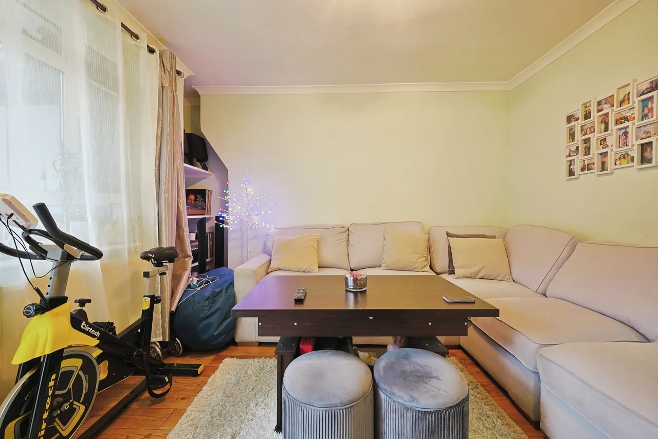 White City Estate, London, W12, photo 5
