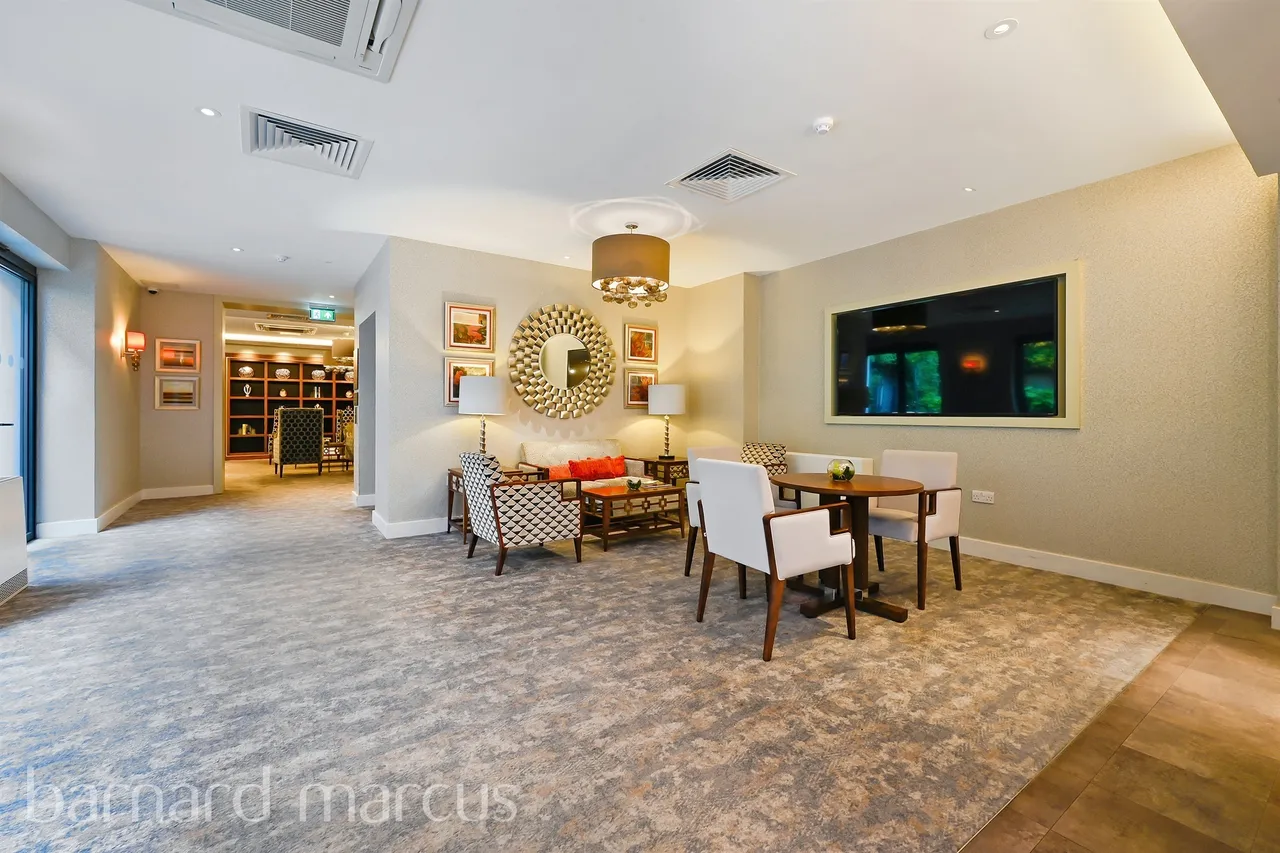Battersea Park Road, London, photo 10