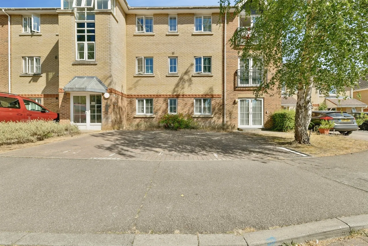 2 bed flat for sale, Priestley Road, Chells, SG2