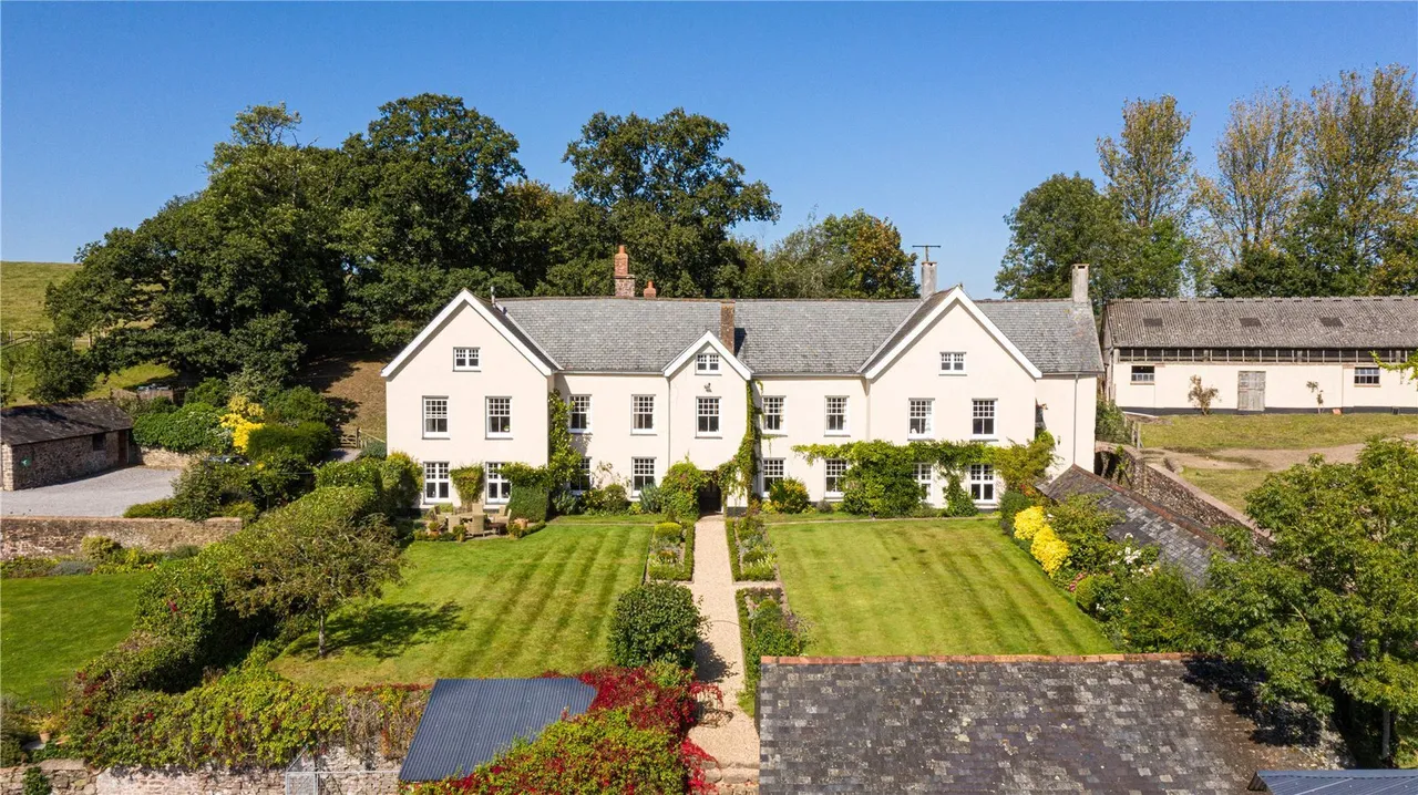 6 bed property for sale, East Village, Crediton, EX17