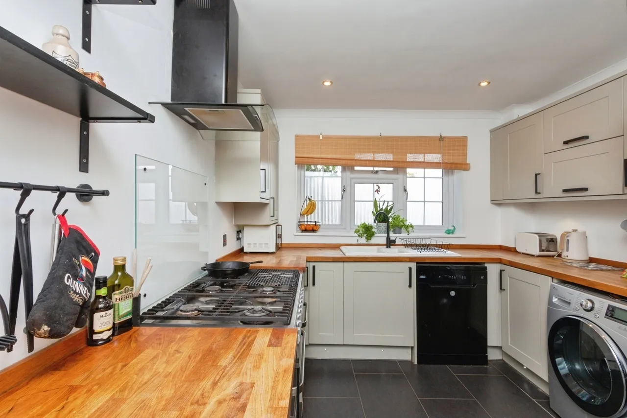 Tiverton Way, Camberley, GU16, photo 6
