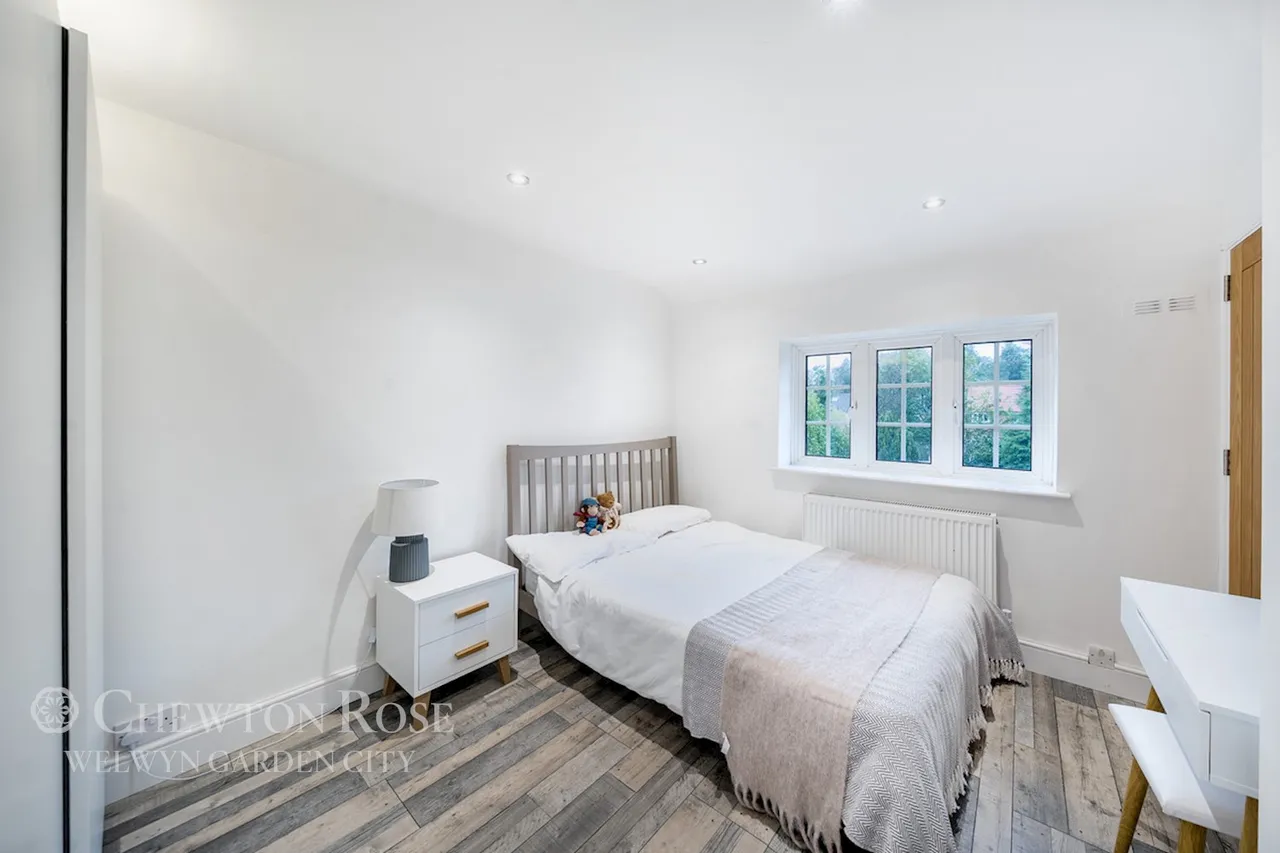 Manor Road, St Albans, photo 24