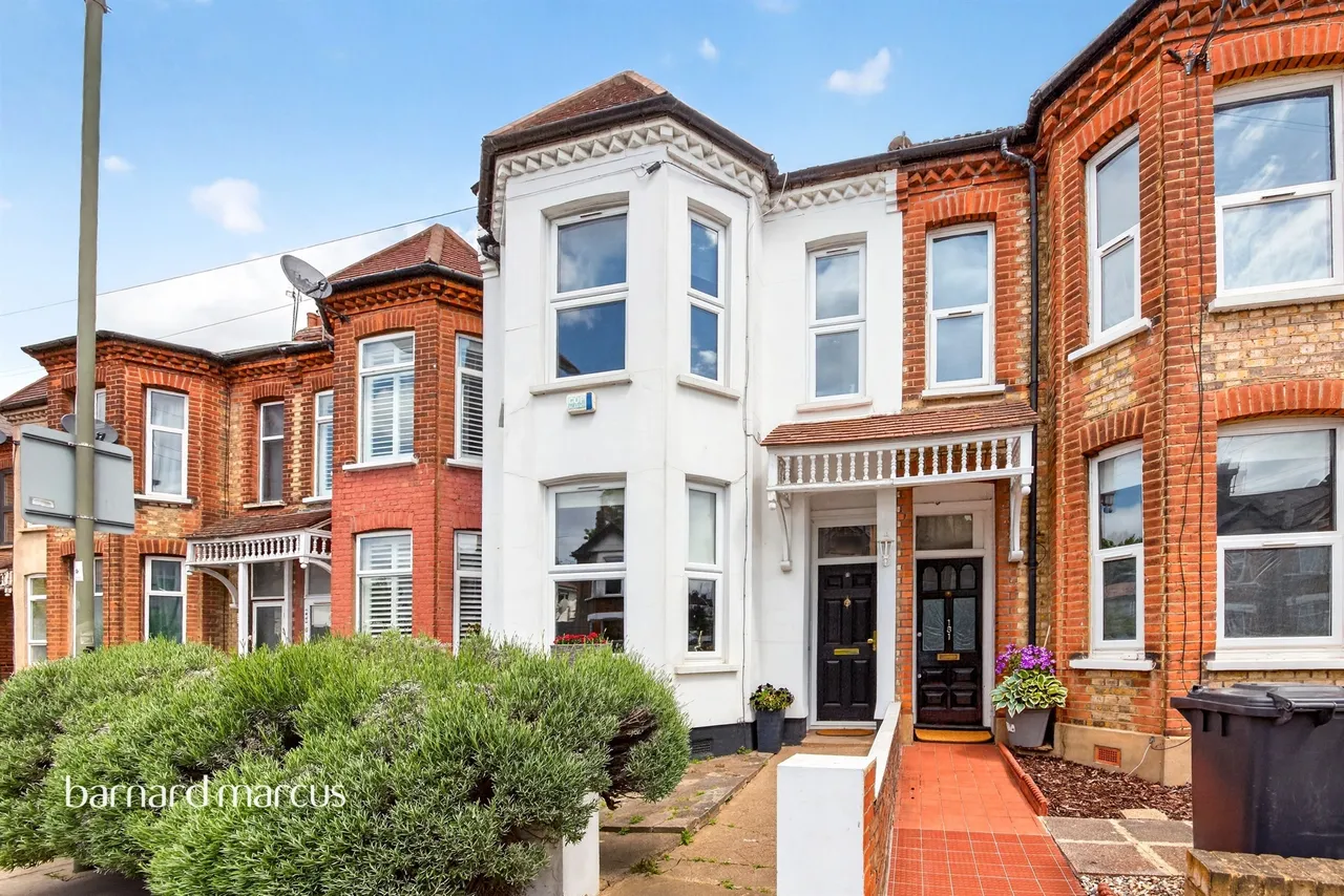 3 bed house for sale — Long Lane, London