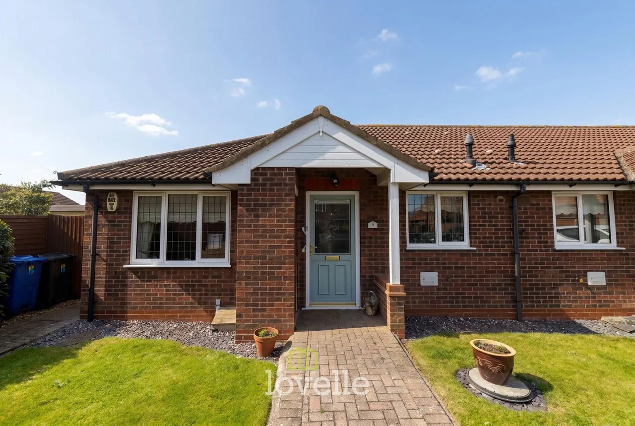 2 bed house for sale, Barn Owl Close, Humberston, DN36