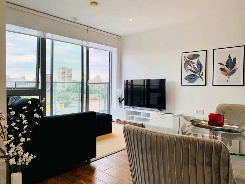 London, E14, photo 5