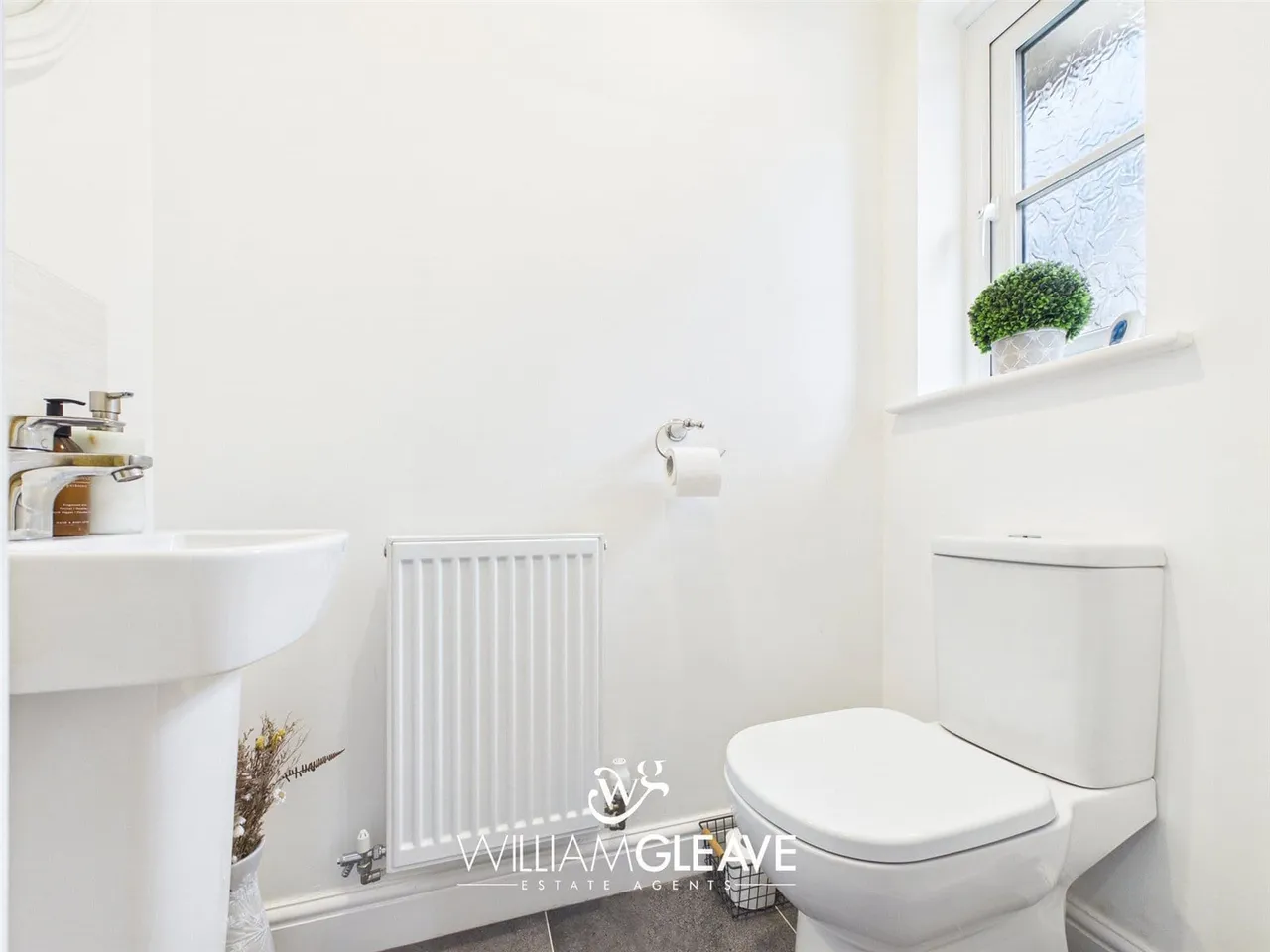 Ffordd Deiniol, Oakenholt, Flint, Flintshire, CH6 5FH, photo 9